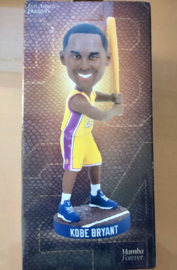 コービー　ブライアント 　ボブルヘッド Amazon.co.jp: NBA バスケットボール 選手 ボブルヘッド フィギュア