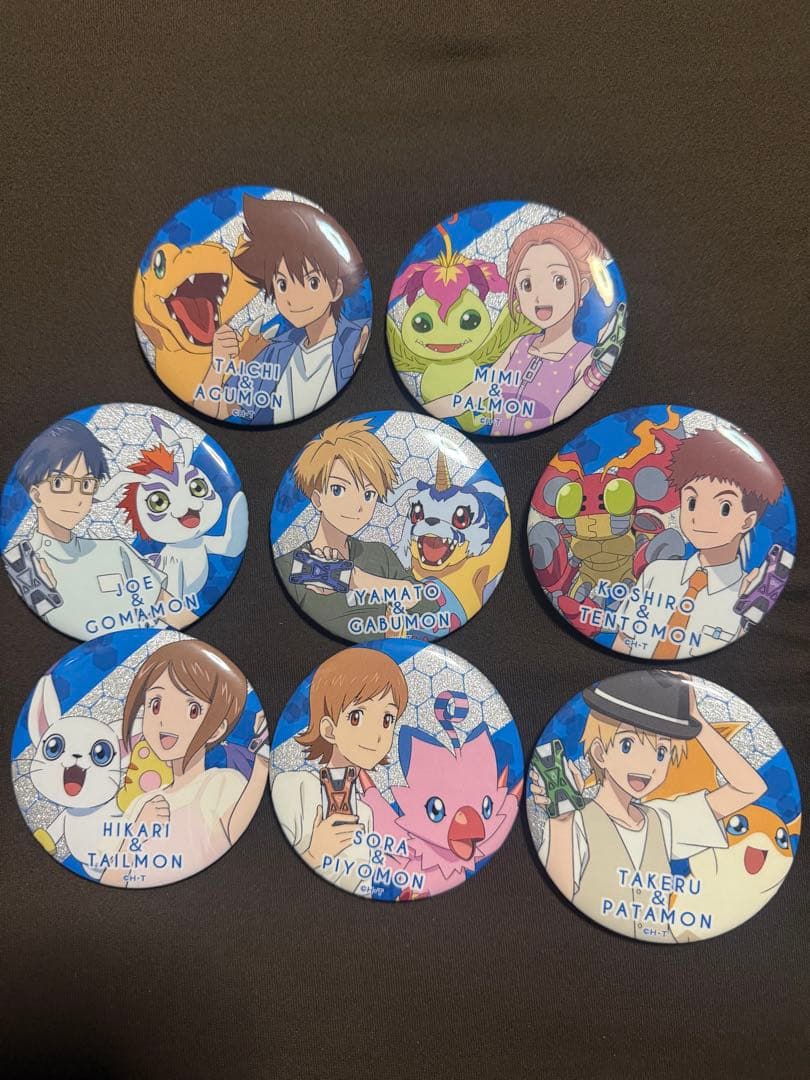 デジモンアドベンチャー グリッター缶バッジ 8個セット - メルカリ