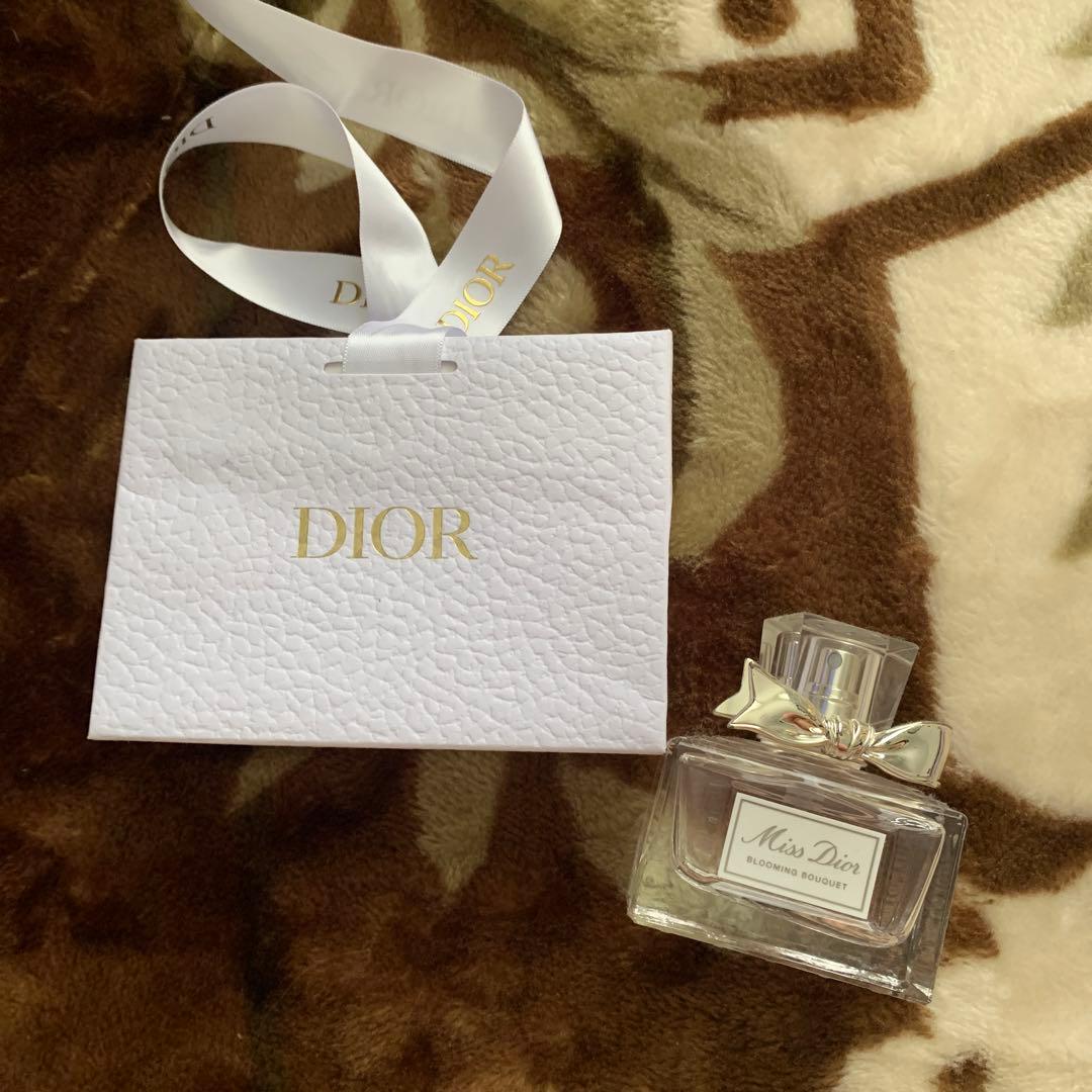 Dior Miss Dior 香水 リボン付きギフトボックス