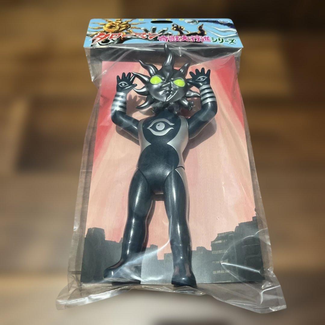 新品・未使用品 超復刻版タローマンソフビ人形 ブラックタローマン【ほぼ日曜日】