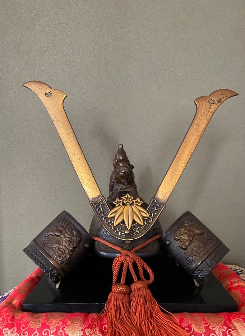 最終値下げ！　出世兜：源九郎義経 長鍬形獅子頭の兜 兜飾り 鋳物 座布団付き 2026年最新】Yahoo!オークション -源九郎義経(兜)の中古品・新品・未