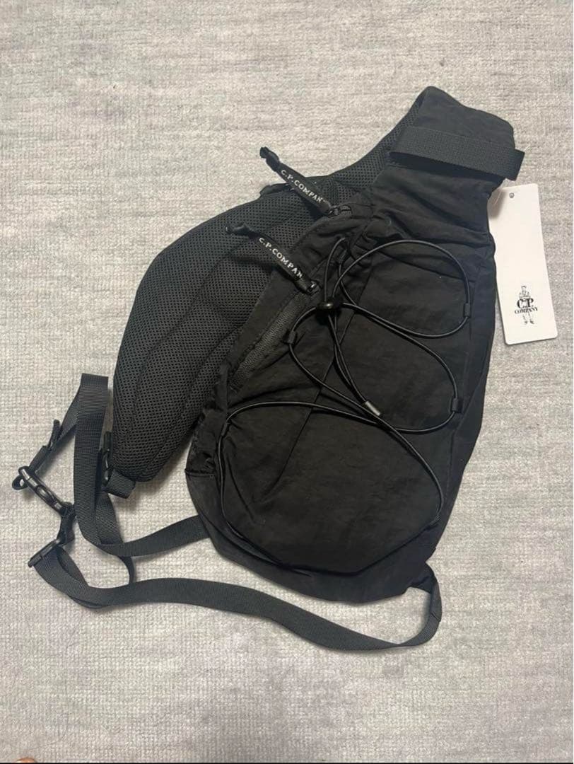 cp company シーピーカンパニー レンズショルダーバッグ ブラック