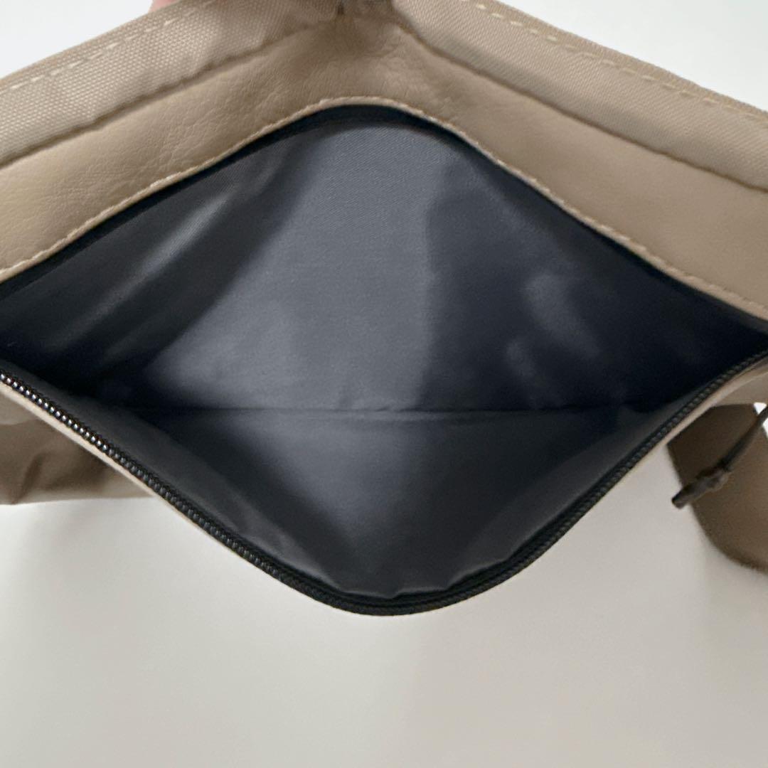 24時間以内発送】イアパピヨネ ボディバッグ ベージュ - メルカリ