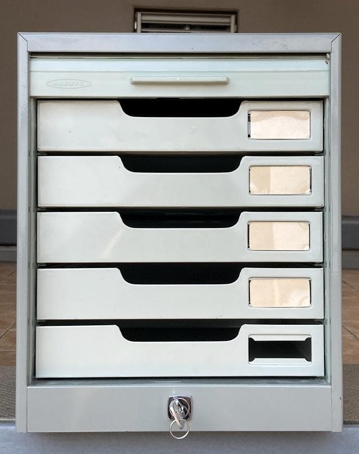 売約済み　美品　KOKUYO　蛇腹シャッター　鍵付　５段　書類・レターケース