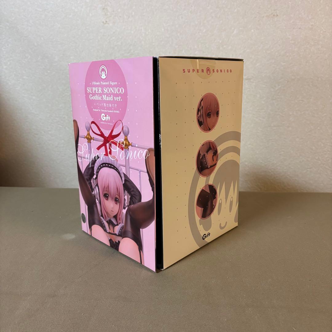 Super Sonico ゴシックメイド ver. ベッド風台座付き フィギュア