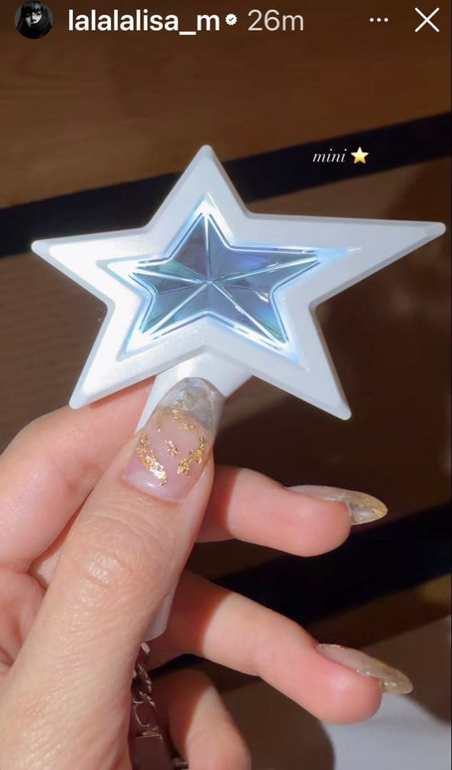 限定 LISA OFFICIAL LIGHTSTICK KEYCHAIN 🎉販売開始🎉 BLACKPINK LISA - OFFICIAL LIGHTSTICK KEYCHAIN お求め