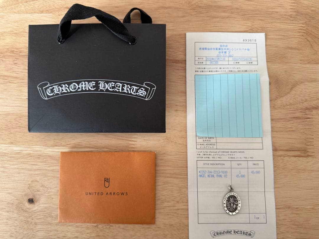 CHROME HEARTS オーバルエンジェルメダルチャームV2