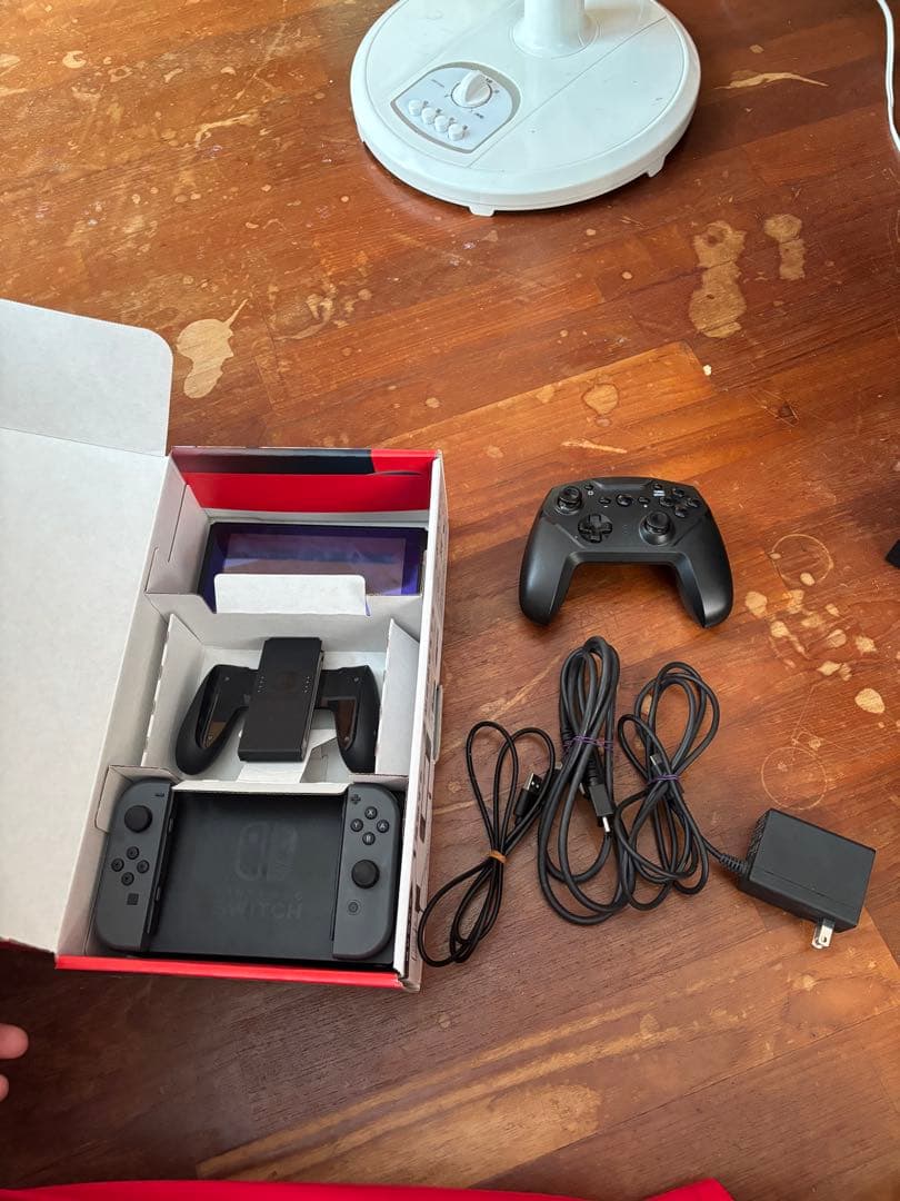 り*ん様 Nintendo Switch 本体とコントローラーセット ケース、プ 任天堂（Nintendo） Nintendo Switch本体 Joy-Con (L) / (R) グレー