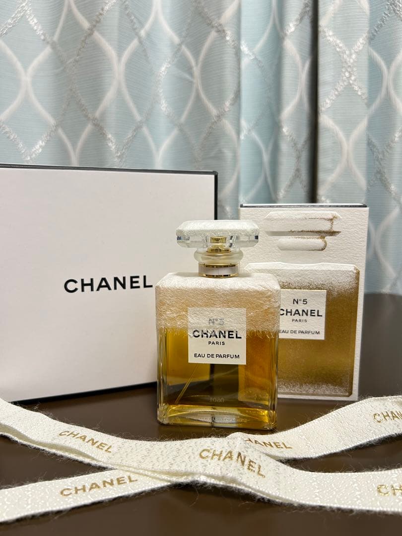 美品 CHANEL シャネル オードゥ パルファム スノウ チャーム付き 限定品