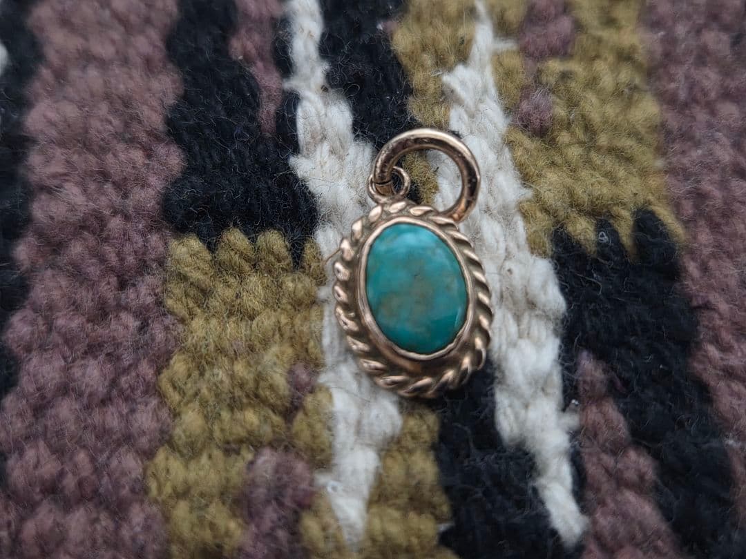 アリゾナフリーダム　金縄ターコイズペンダントトップ　ターコイズ　K18