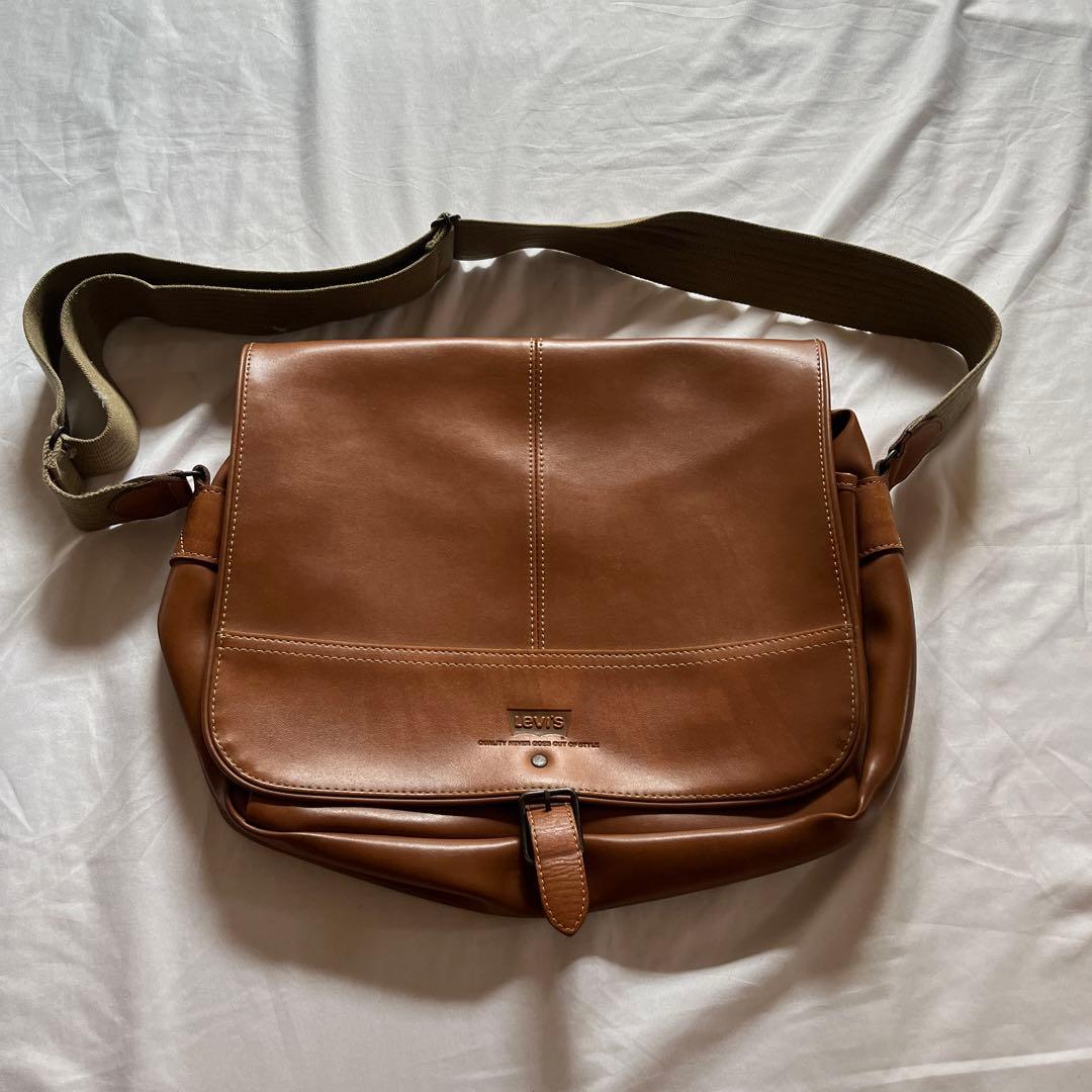 Levi's メッセンジャーバッグ ショルダーバッグ リーバイス レザー