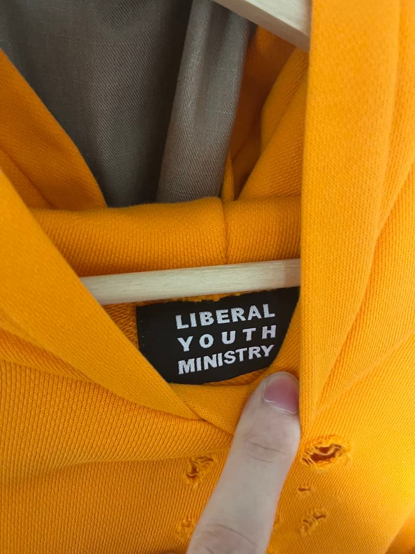 トップス LIBERAL YOUTH MINISTAY