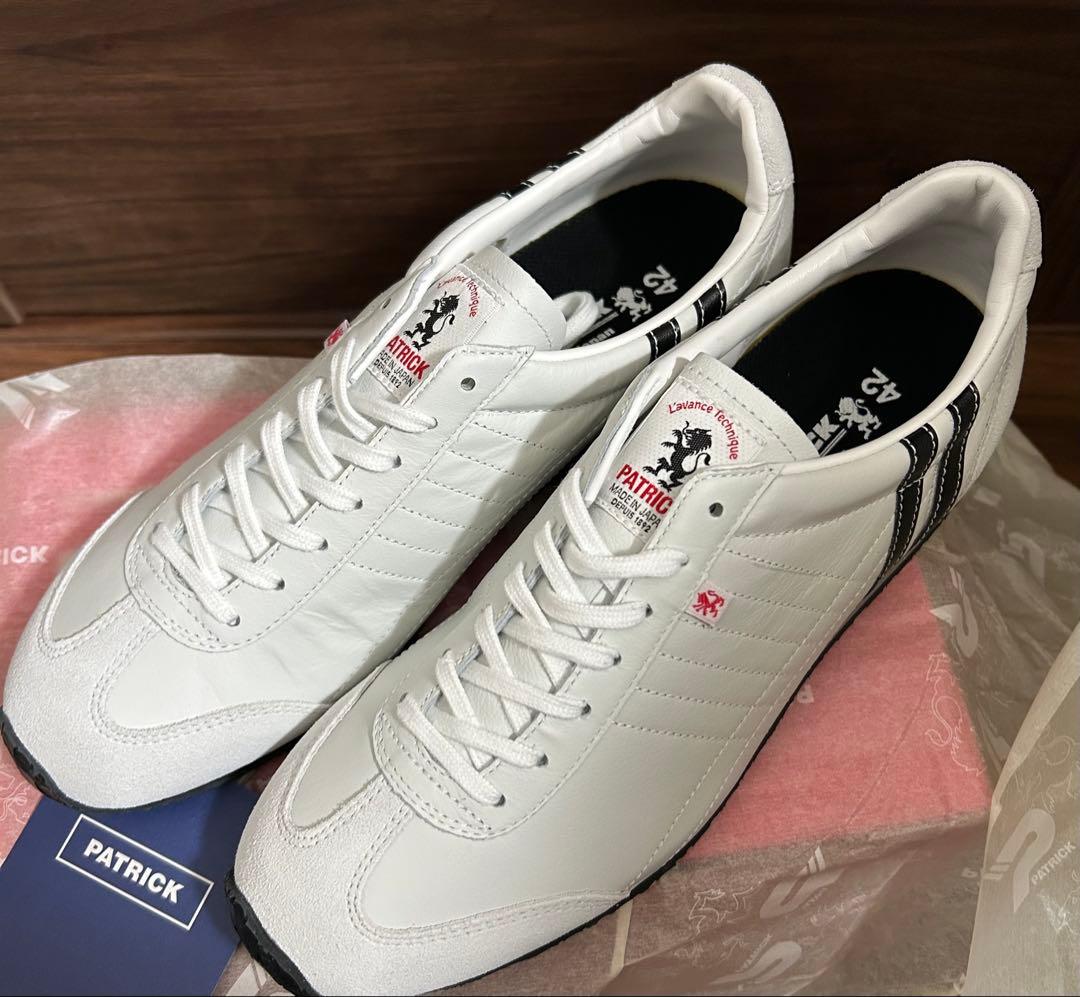 本日限定価格　新品　未使用　パトリック スニーカー　アイリスWH/BK 42
