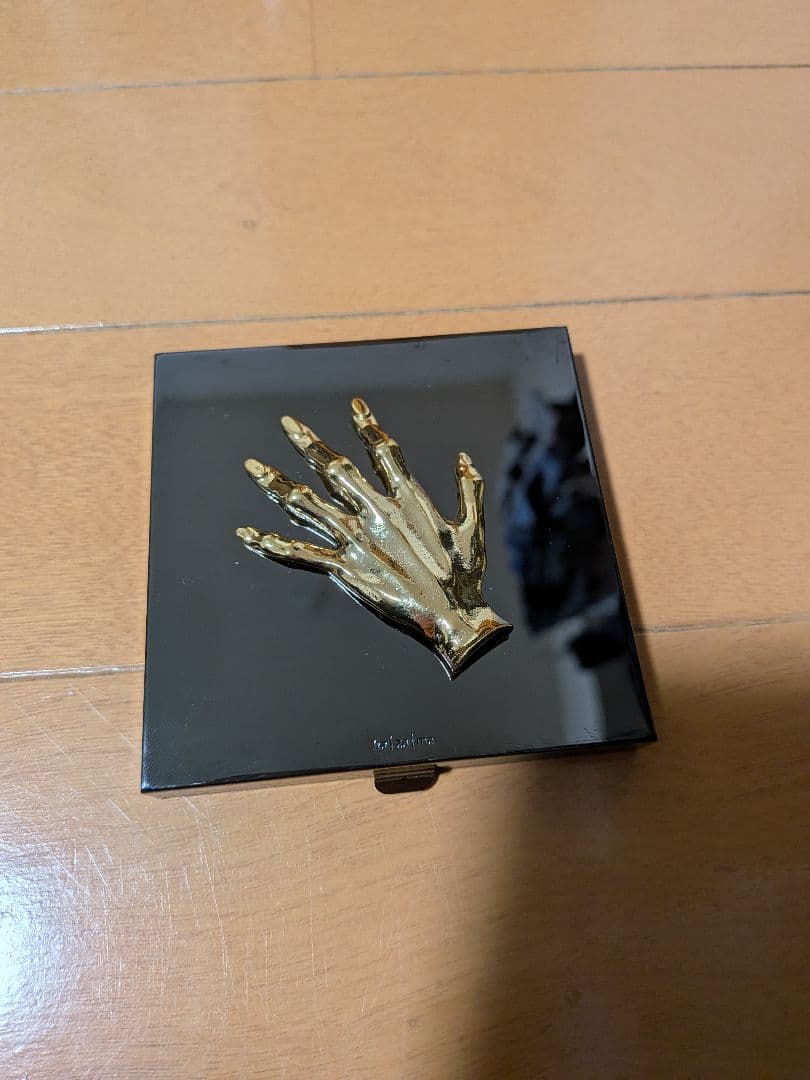 惹きずり込まれる運命のアイシャドウ　Black