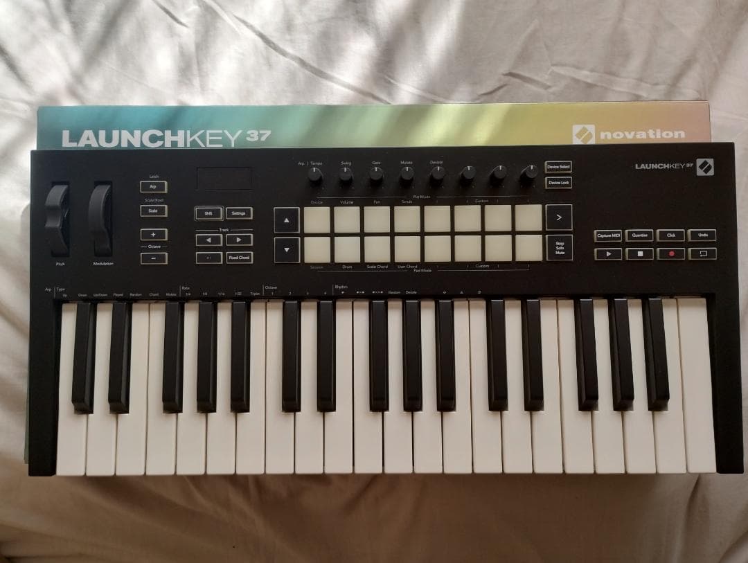 【美品・動作確認済】NOVATION Launchkey 37 MK3 元箱あり Novation Launchkey 37 MK3 Controller-keyboard