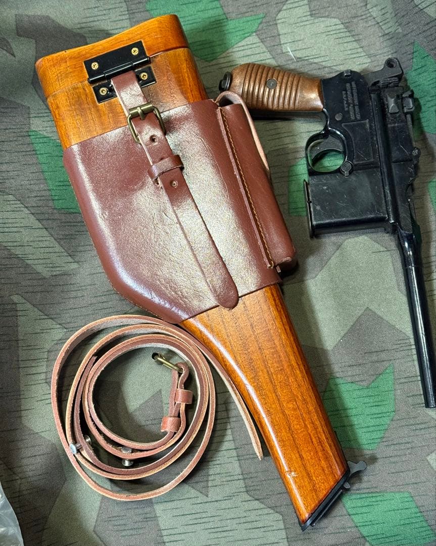 ❹ドイツ軍 モーゼルM712用木製ホルスター&ホルダーとスリング(レプリカ)
