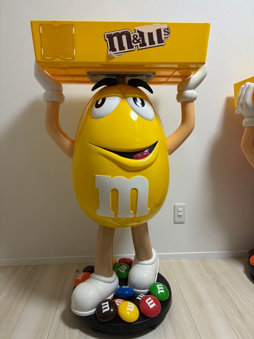 M&M's イエローマスコット スタチュー M&M's Yellow Character Display Statue Figure - Walmart.com