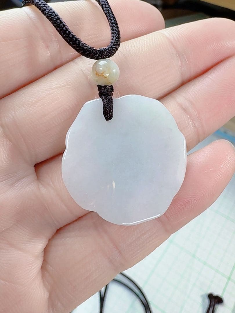 R1-0351天然本翡翠《本物保証》翡翠 花ペンダント ネックレス - メルカリ