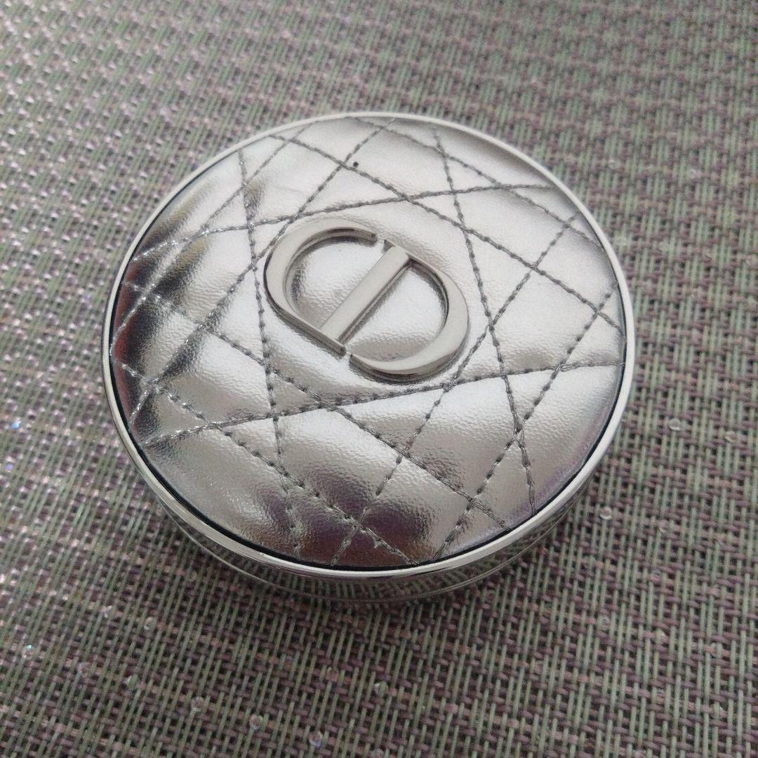 ディオール　スキンフォーエヴァーイドラグロウ クッションファンデーション0.5N