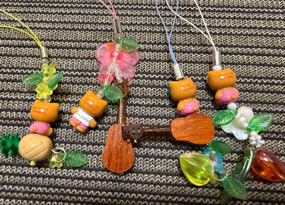 ご当地キティ 根付けストラップ ハワイ限定 日焼けキティ ウクレレ