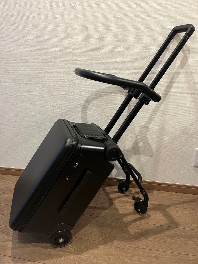 キッズキャリーケース　乗れる　スーツケース　キッズトラベルNEO 子供