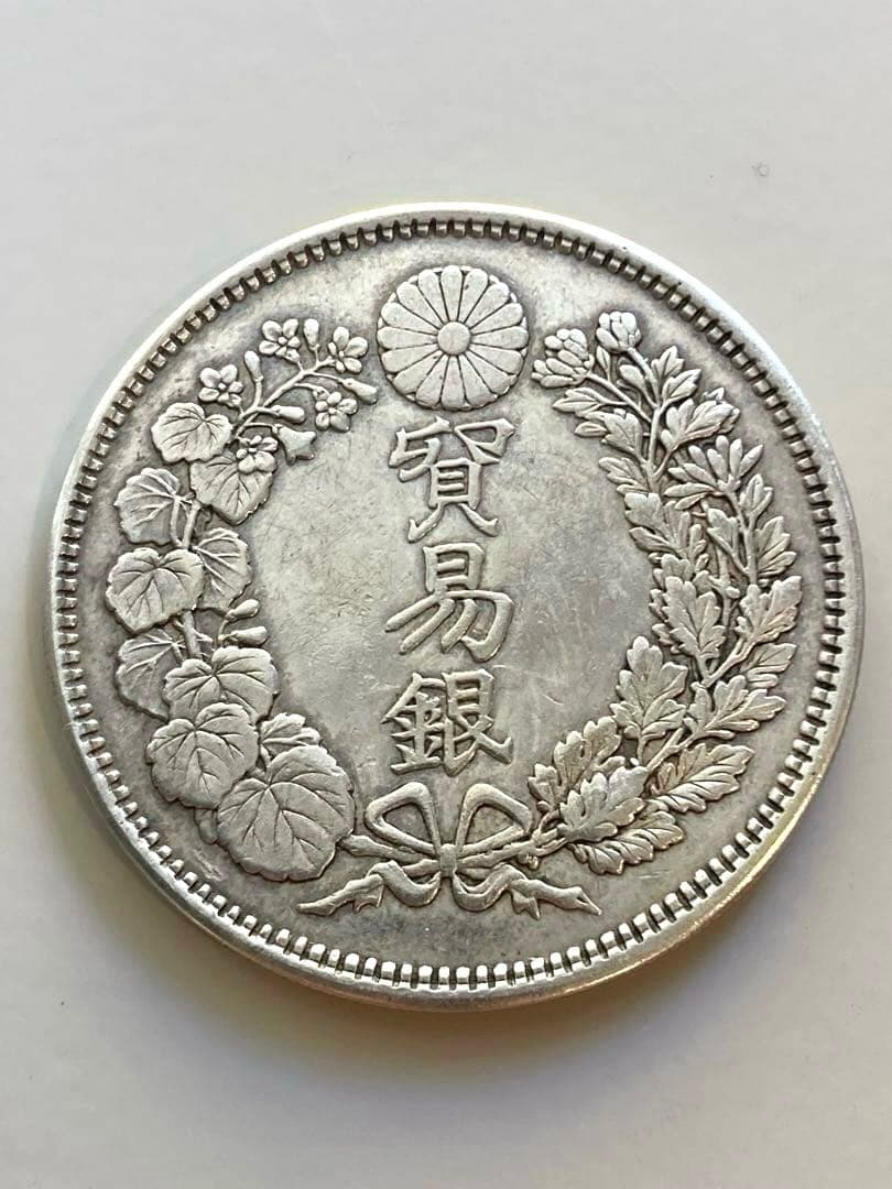 貿易銀　明治8年　菊紋・龍　　　約38.79㎜　約27.13g