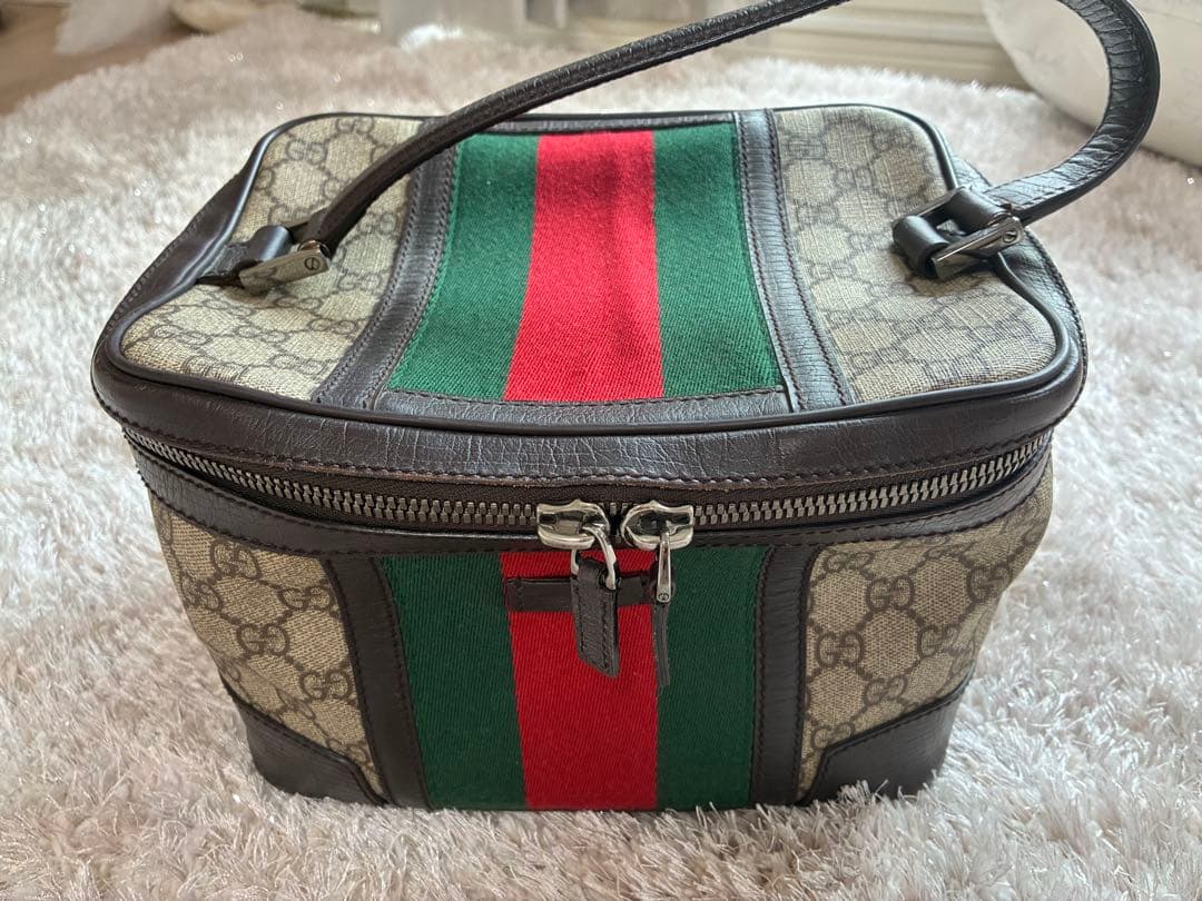Gucci バニティバッグ　GGスプリーム　シェリーライン　ベージュ　化粧バッグ