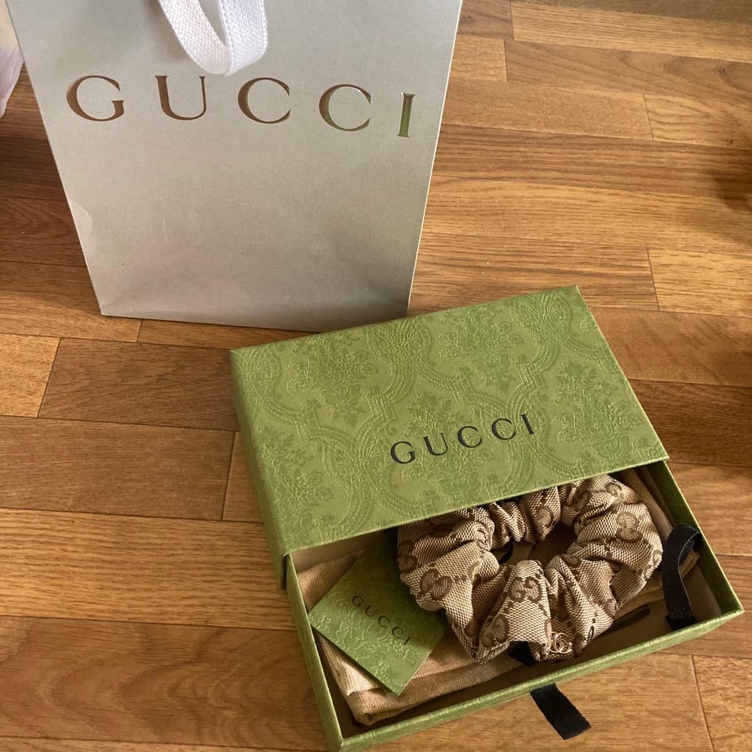 ショコラ♡GUCCI ロゴ入り ベージュ シュシュ