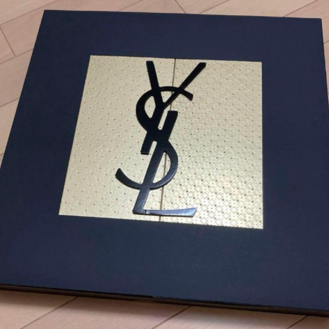 イヴ・サンローラン　アドベントカレンダー