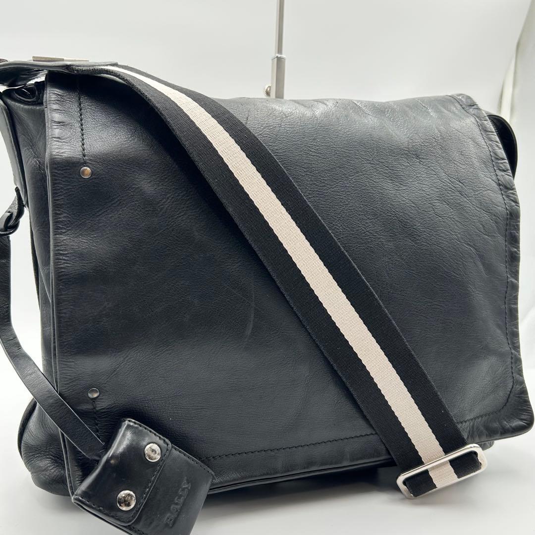 BALLYY メッセンジャーバッグ ショルダー 黒 A4収納可 トレスポ 大容量