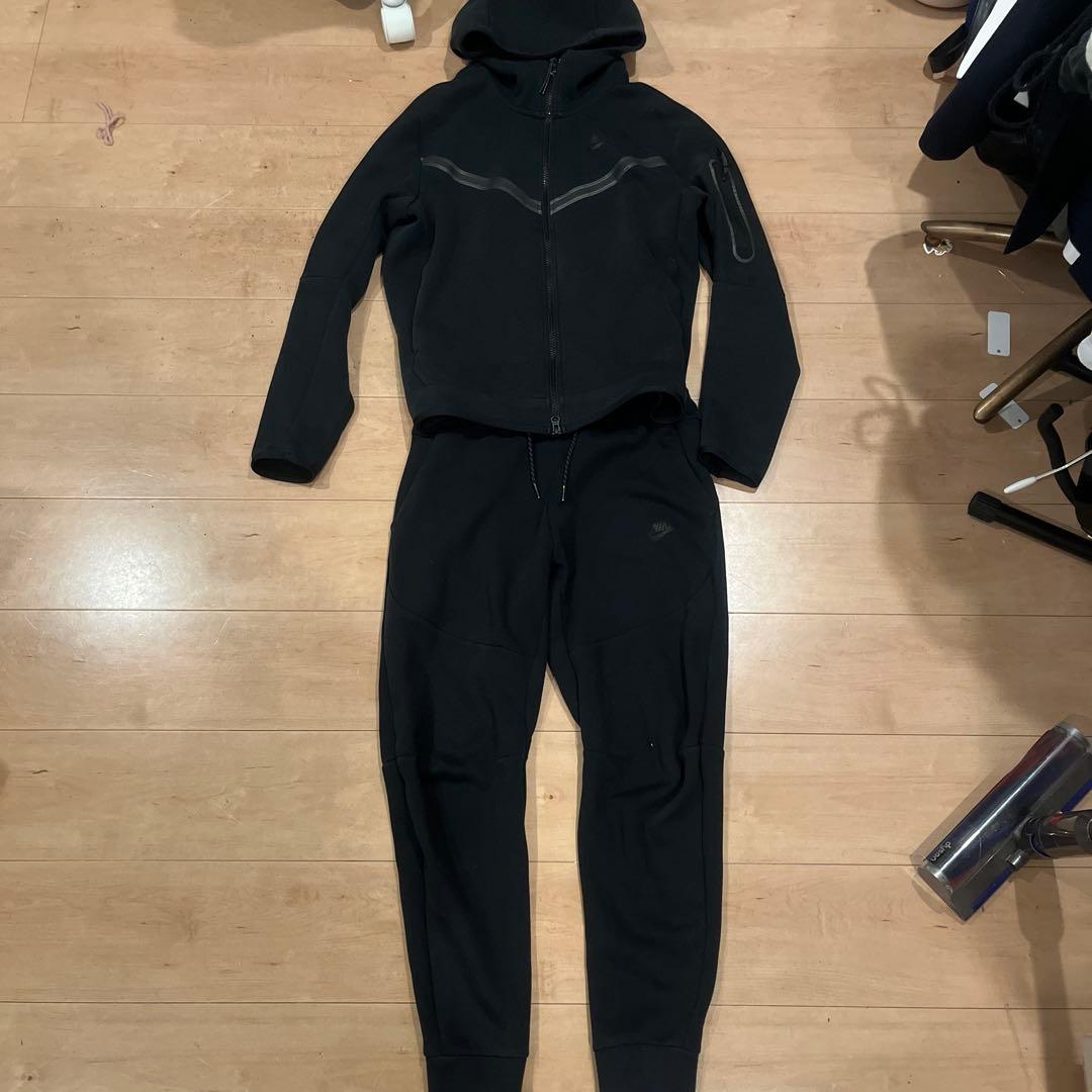 NIKE旧黒テックフリースS - メルカリ