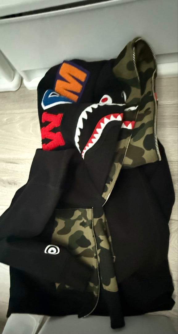 A BATHING APE シャークデザイン パーカーMサイズ