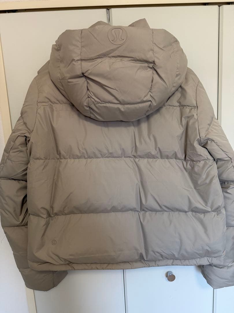 LULULEMON フード付きダウンジャケット
