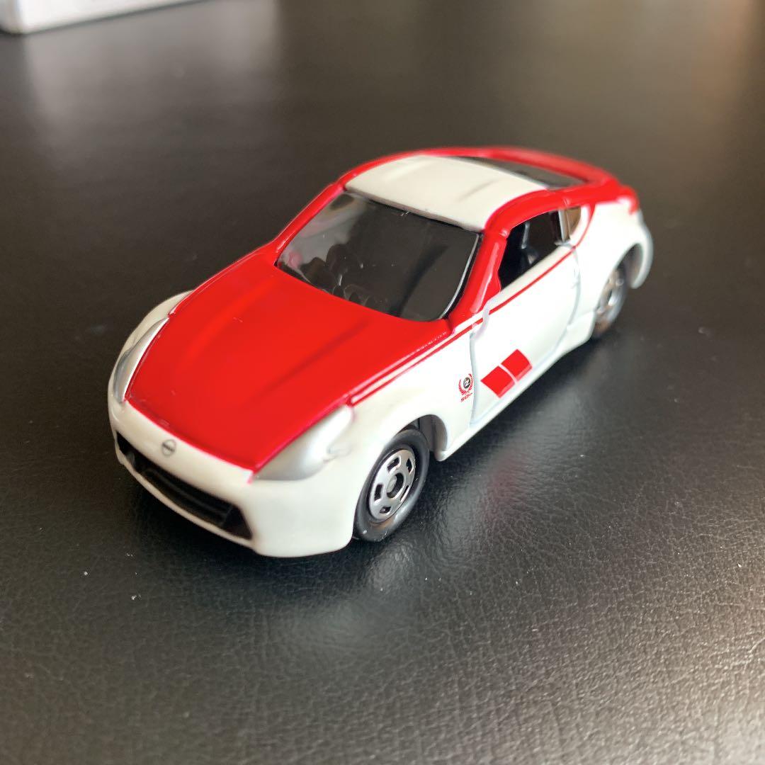 【大幅値引きしました】フェアレディZ 50年記念　トミカ　　ミニカー