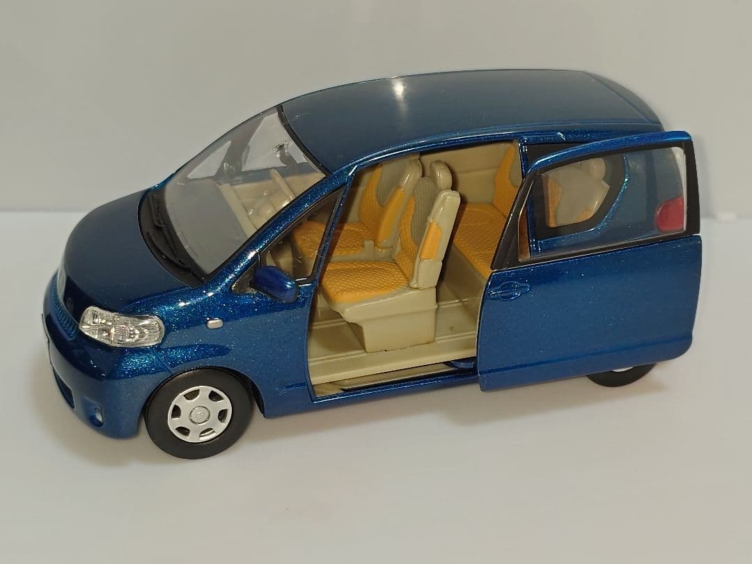 トヨタ ポルテ 初期型 カラーサンプル ミニカー ブルー 1/30 - メルカリ