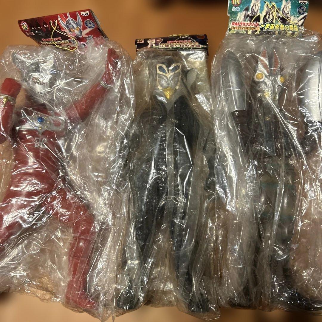 ウルトラマン　フィギュア 3体　ウルトラマンタロウ　バルタン星人、メフィラス星人