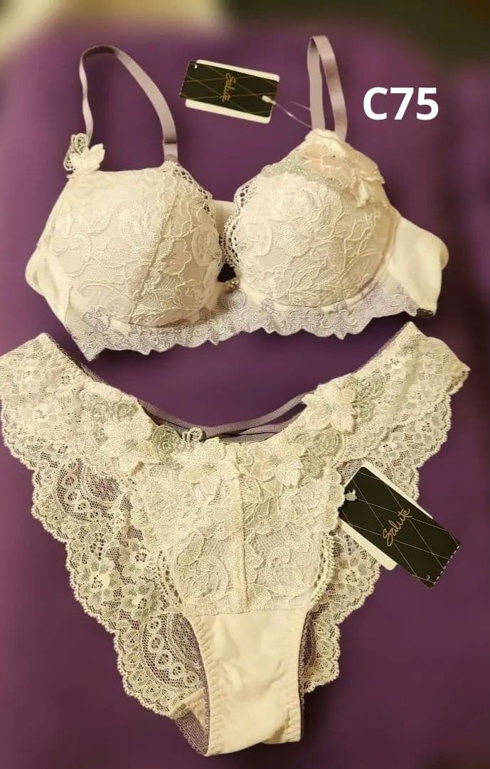 サルート❣️ビバライン27グループアイボリー レース ブラジャーショーツセット