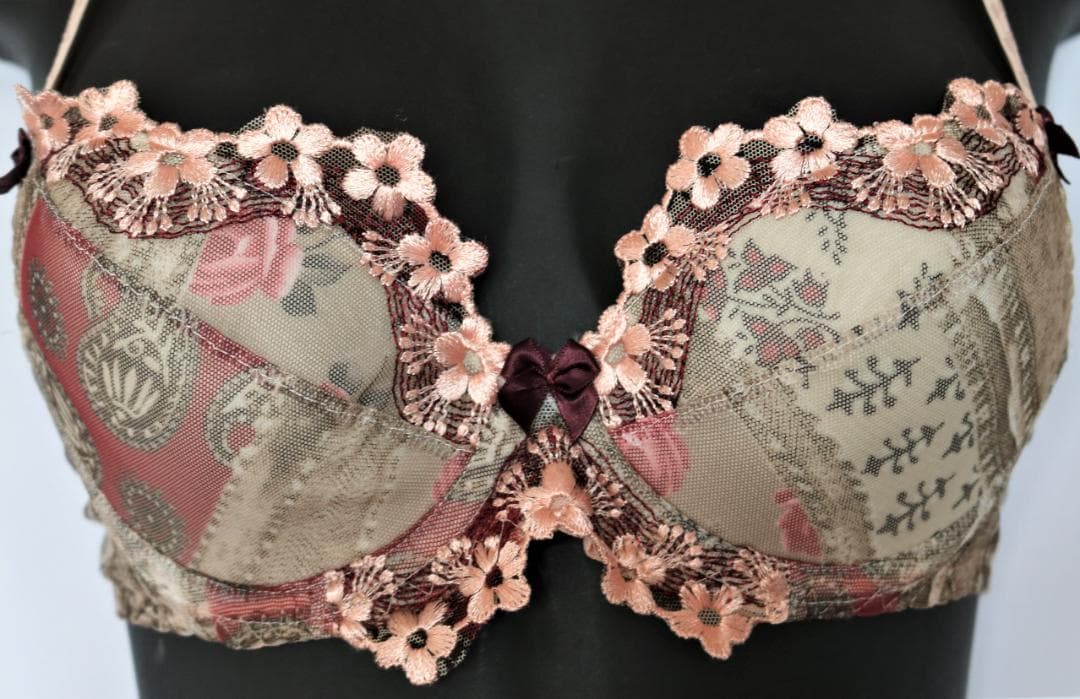 新品★美しい豪華なブラ★フランスのブランドASSIA★手作り★35.000円