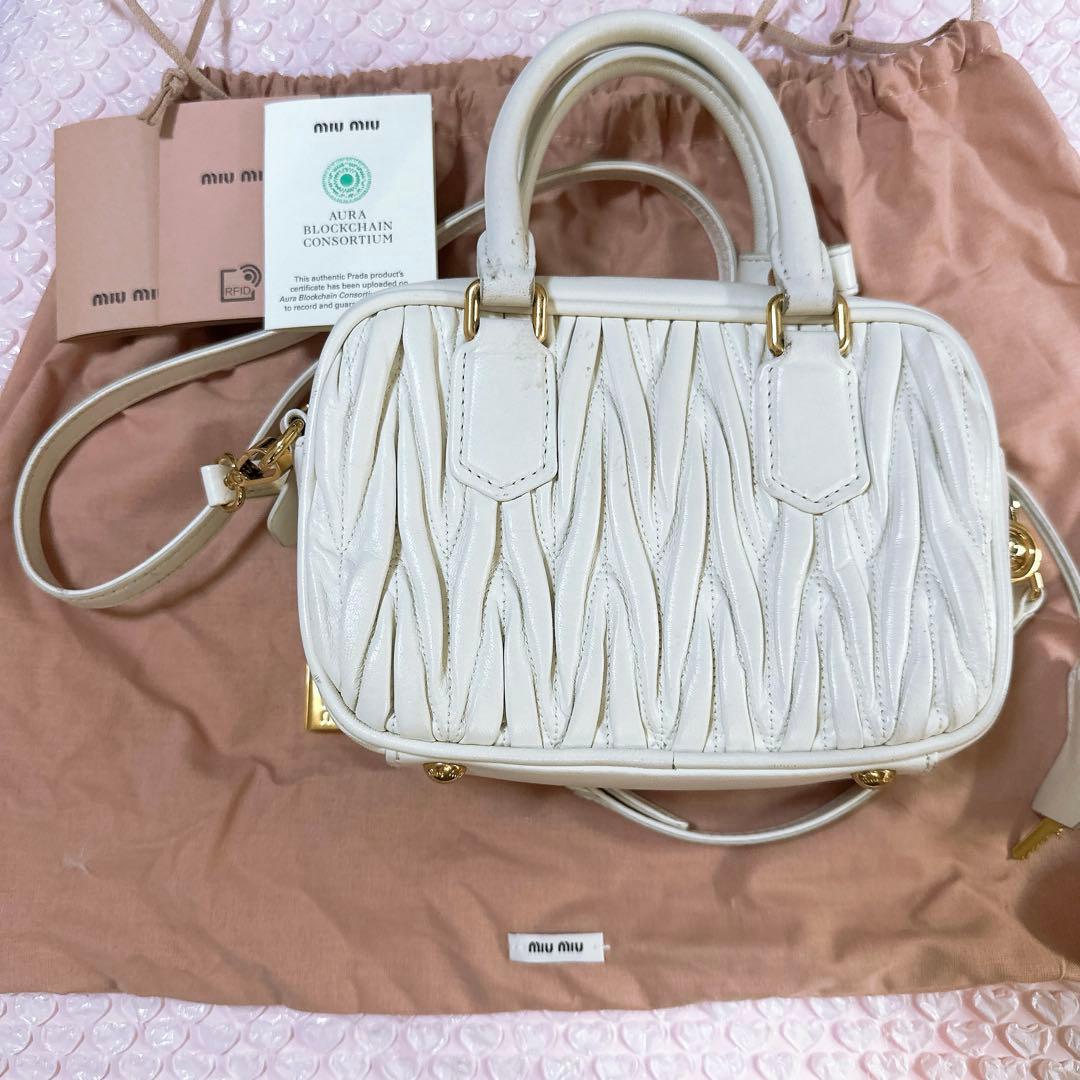 Miu Miu アルカディマテラッセレザーバッグ ホワイト - メルカリ