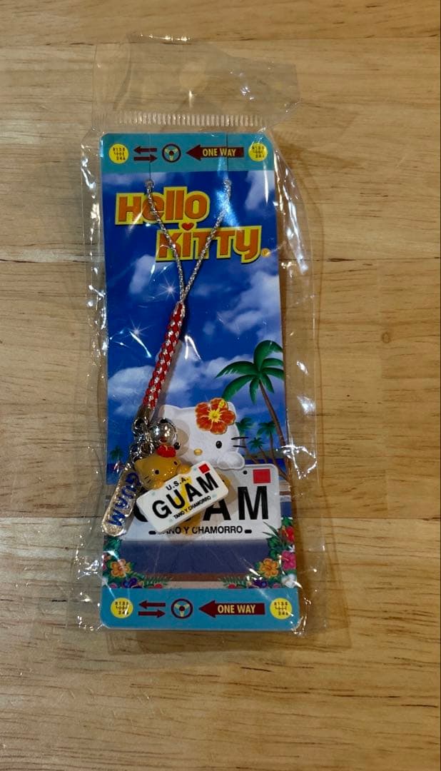 ご当地キティ キティちゃん ストラップ キーホルダー グアム - メルカリ