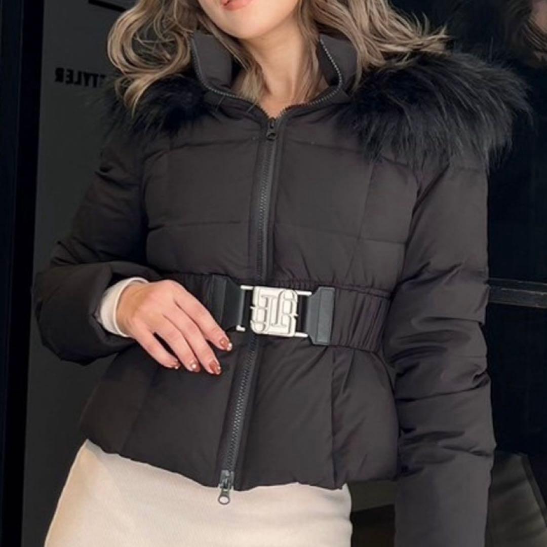 GYDA GYGYベルト付きショートダウンコート ジェイダ GYDA GYGYベルト付きショートダウンコート （ブラック） -靴