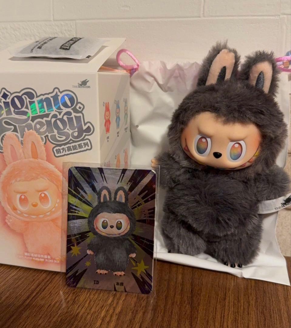 ラブブ　エナジー　シークレットLabubu Big into Energy