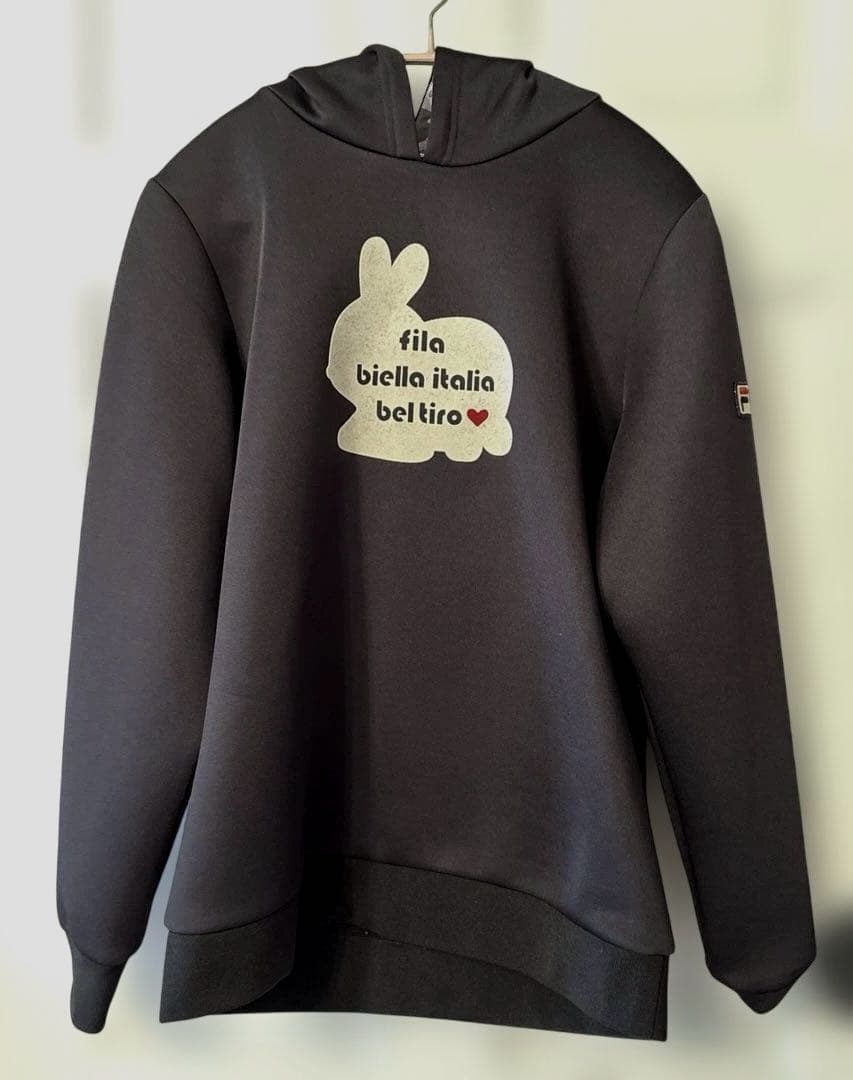 FILA×ウィンザーのコラボ　可愛いうさぎシリーズ　フード付きトレーナー