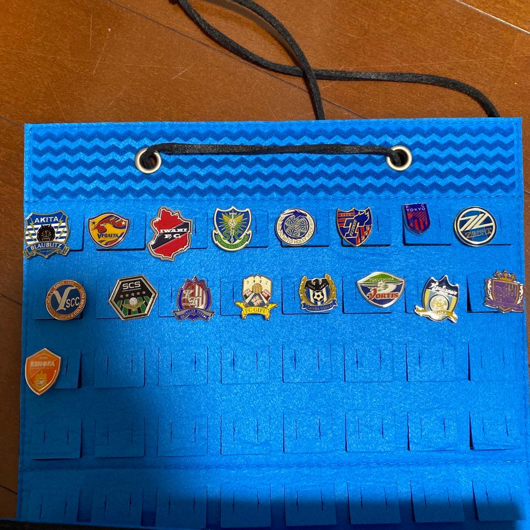 Jリーグ エンブレムピンバッジコレクション - メルカリ