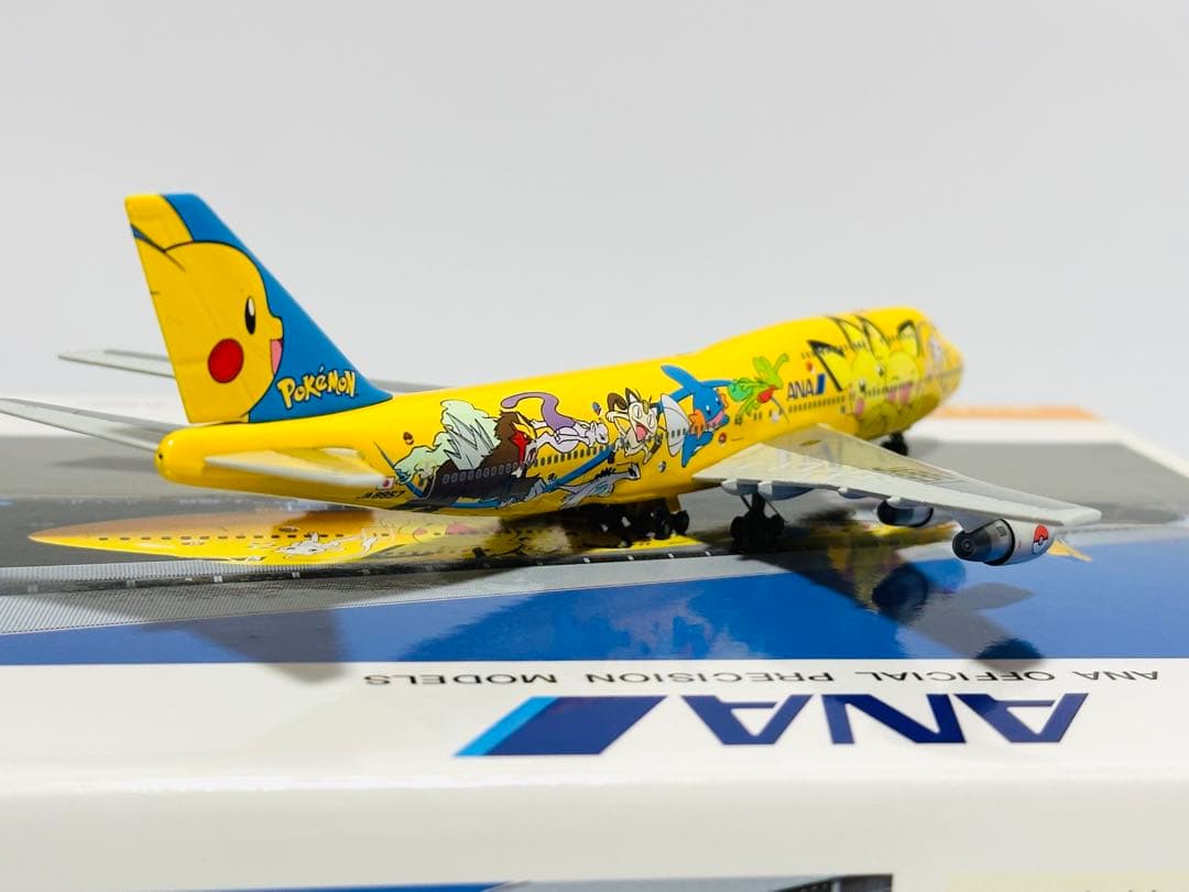全日空商事 1/400 B747-400 ピカチュウジャンボ NH40010 - メルカリ
