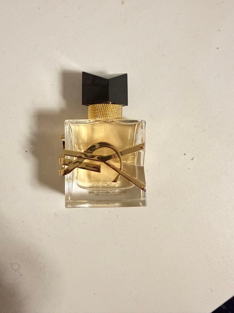 Yves Saint Laurent LIBRE 香水　リブレ　オーデパルファム