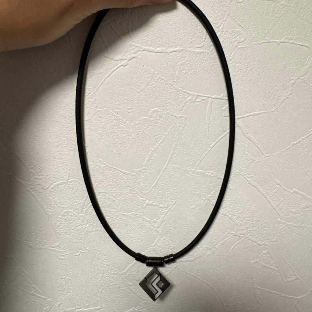 ブラックジオメトリックネックレス