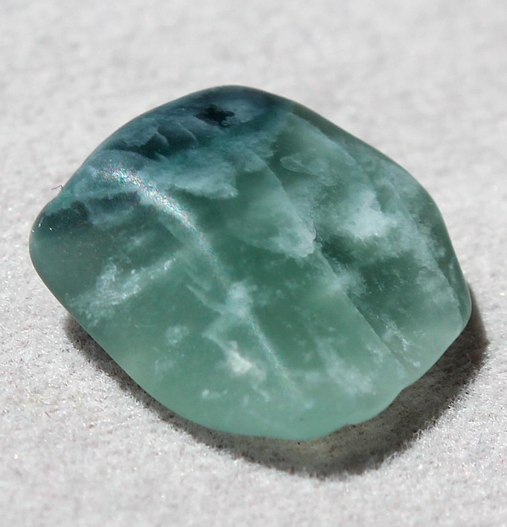 ［半透明の翡翠］糸魚川翡翠 原石 2.2g