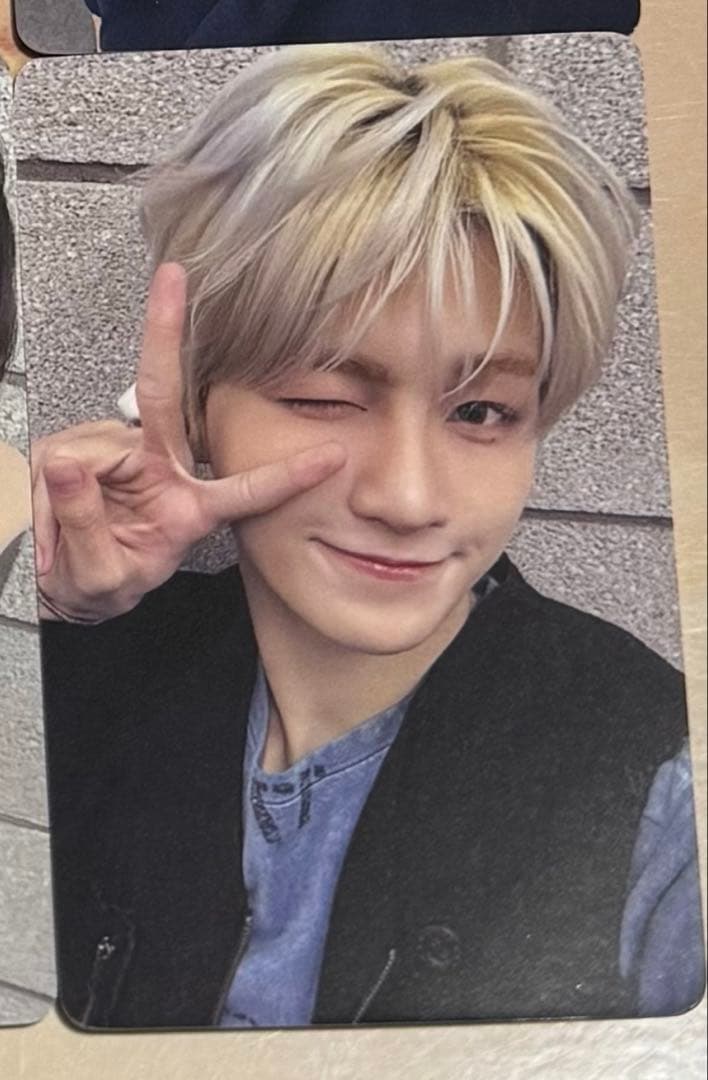 TWS playhard 中華 一直娱 yizhiyu ジフン - メルカリ