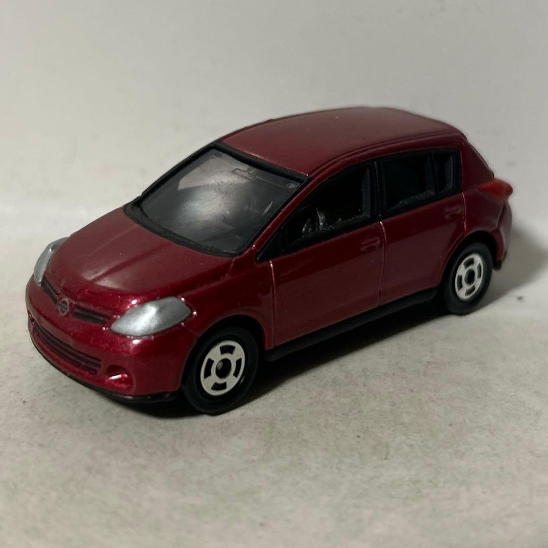 トミカ 日産　ティーダ　ルミナスレッド Amazon | トミカ 日産 ティーダ TIIDA ディーラー特注品 非売品 展示台